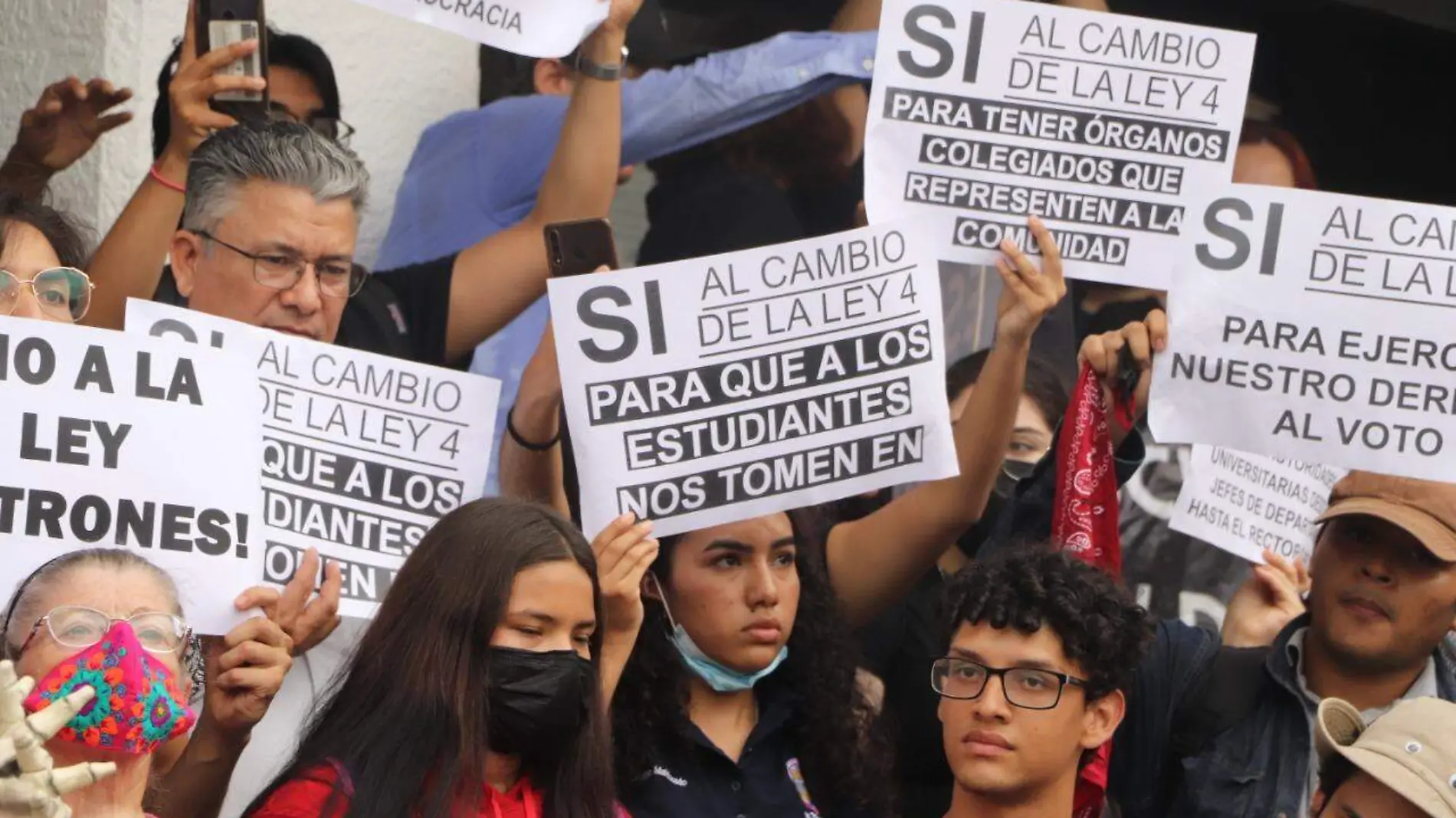 Marcha de Staus y alumnos contra Ley 4